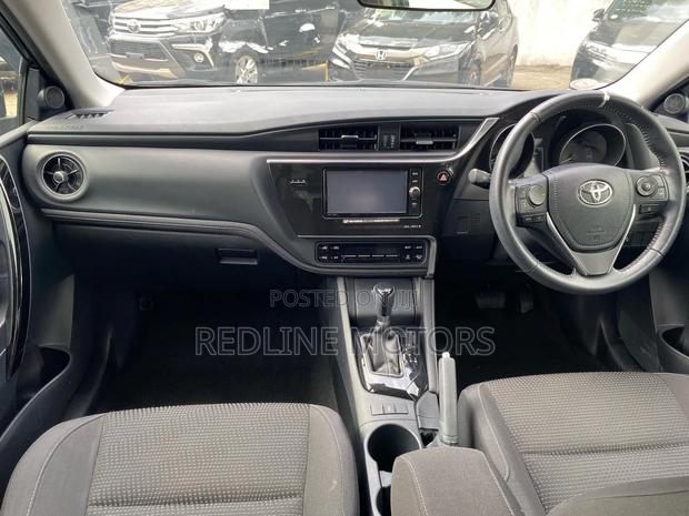 Toyota Auris 2017 Black