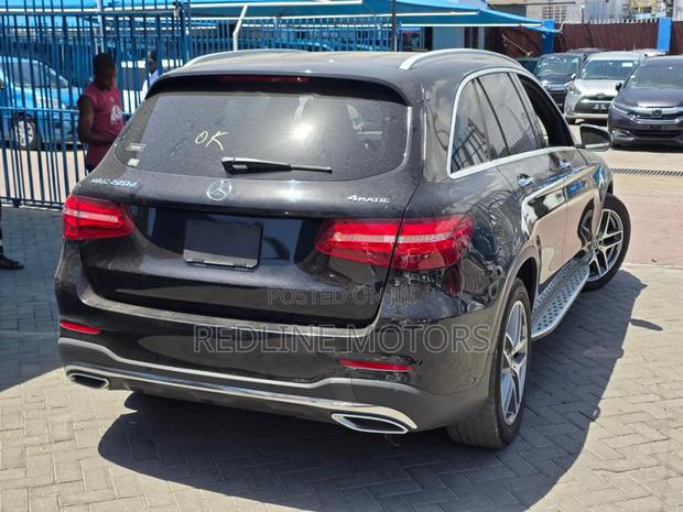 Mercedes-Benz 220 2017 Brown