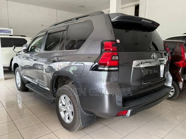 Toyota Land Cruiser Prado 2018 Black