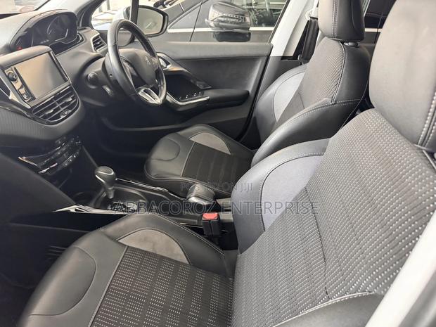 Peugeot 2008 1.2 PureTech (110 Hp) 2017 White