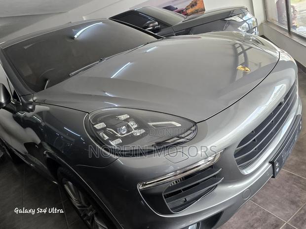 Porsche Cayenne 2018 Gray