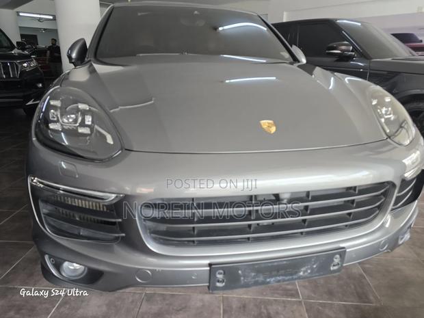 Porsche Cayenne 2018 Gray