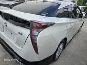 Toyota Prius 2018 Off white for sale