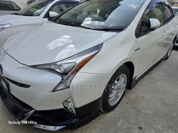 Toyota Prius 2018 Off white