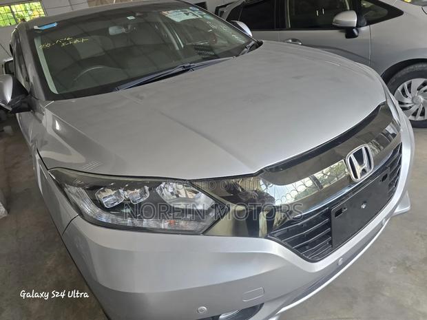 Honda Vezel 2017 Silver