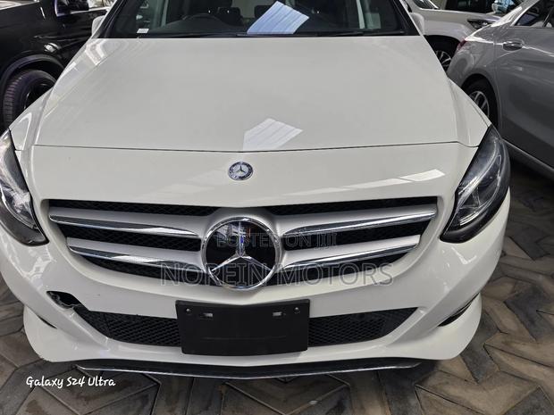 Mercedes-Benz B-Class 2017 Off white