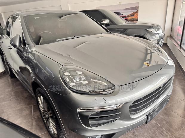 Porsche Cayenne Turbo S AWD 2018 Silver