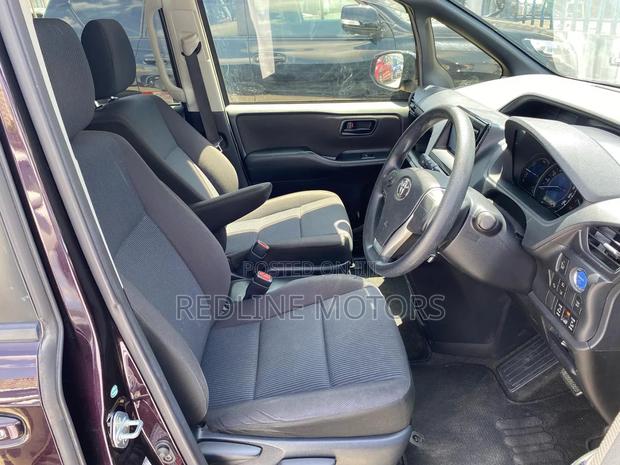 Toyota Noah 2.0 FWD (7 Seater) 2018 Brown