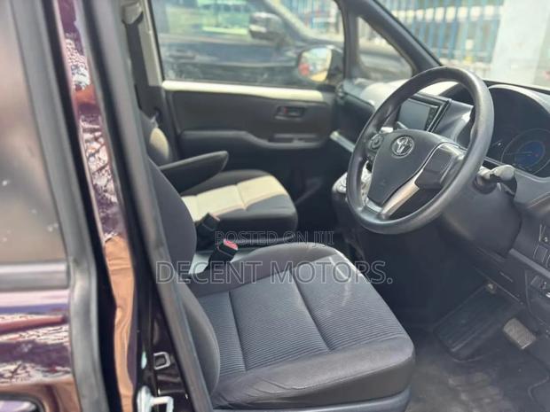 Toyota Noah 2.0 AWD (7 Seater) 2019 Purple