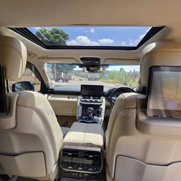 Toyota Land Cruiser 2023 Gold