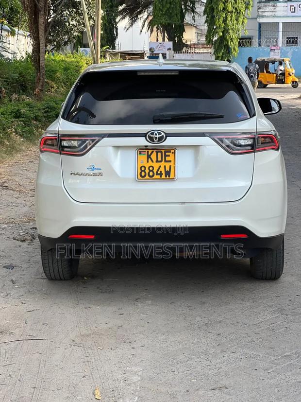 Toyota Harrier 2.0 2015 White