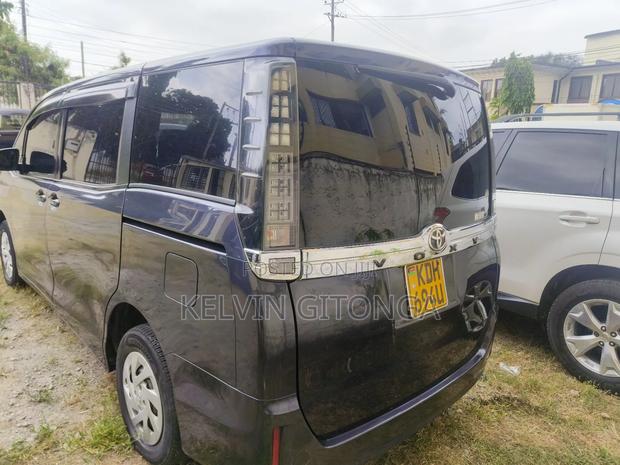 Toyota Voxy 2016 Black