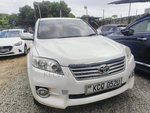 Toyota Vanguard 2012 White
