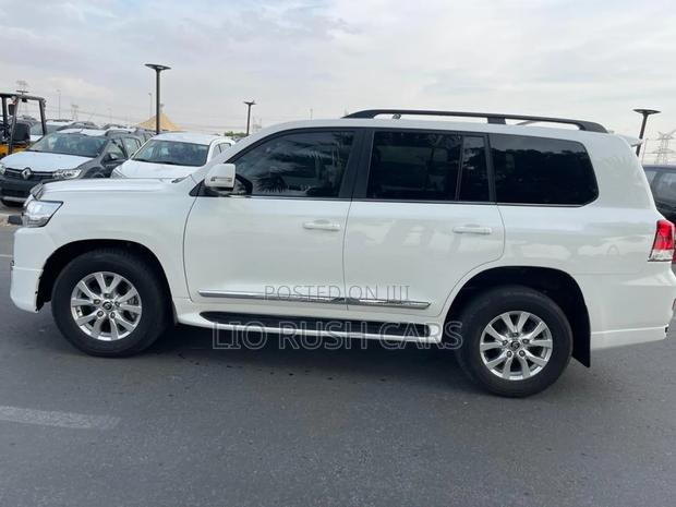 Toyota Land Cruiser 2021 White