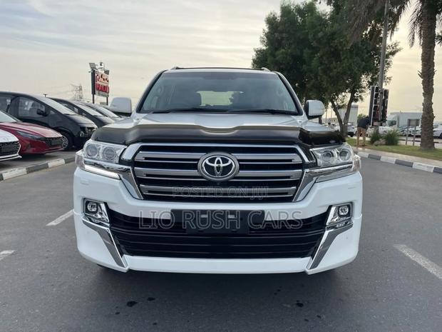 Toyota Land Cruiser 2021 White