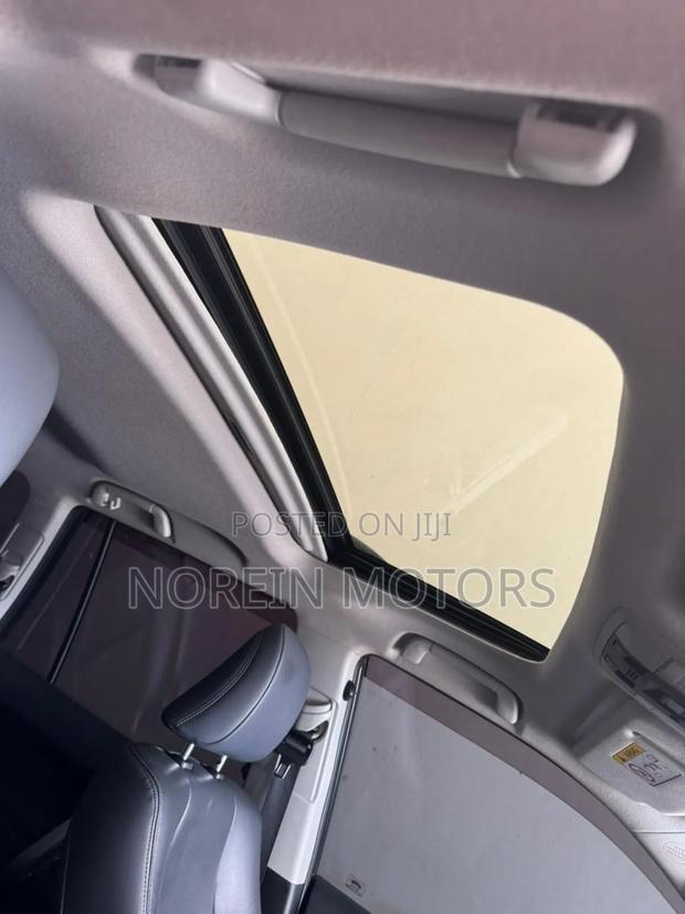 Toyota Land Cruiser Prado 2018 Off white