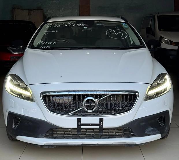 Volvo V40 2018 Off white