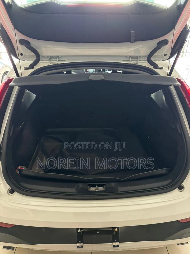 Volvo V40 2018 Off white