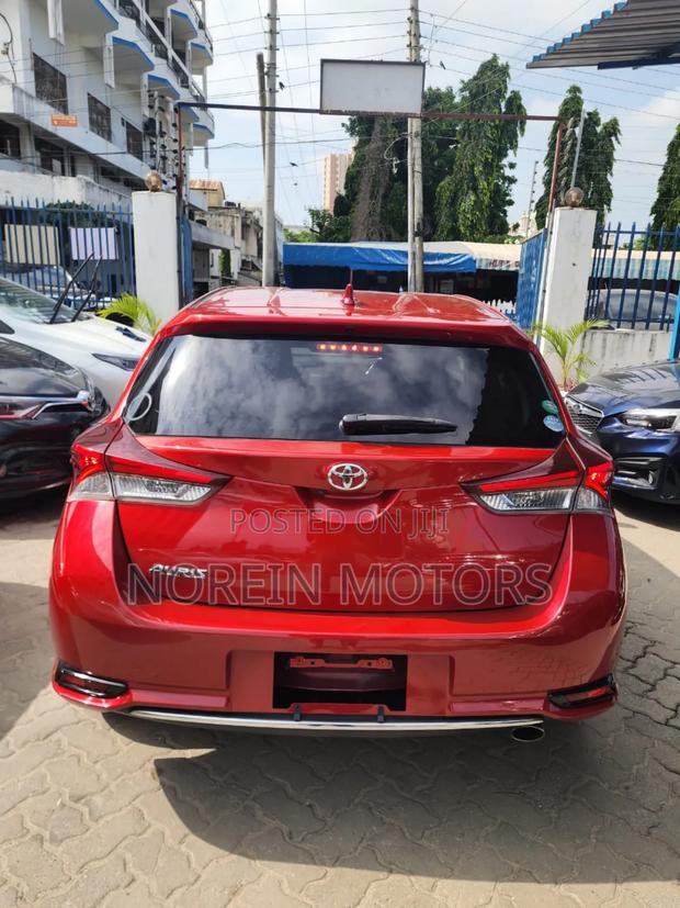 Toyota Auris 2017 Red