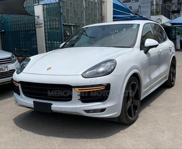 Porsche Cayenne GTS AWD 2018 White