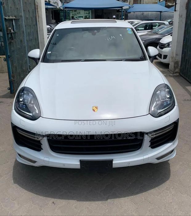 Porsche Cayenne GTS AWD 2018 White