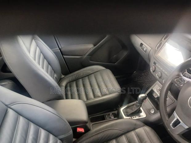 Volkswagen Tiguan 2.0T Sport FWD 2017 Black