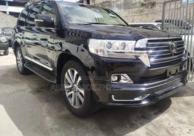 Toyota Land Cruiser 4.6 V8 ZX 2017 Black