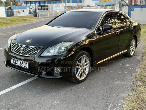 Toyota Crown 2012 Black