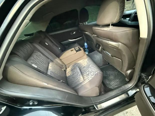 Toyota Crown 2012 Black