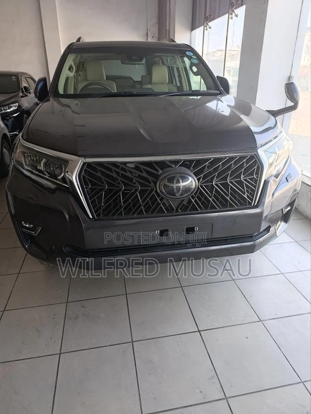 Toyota Land Cruiser Prado 2.8 2018 Gray