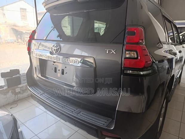 Toyota Land Cruiser Prado 2.8 2018 Gray