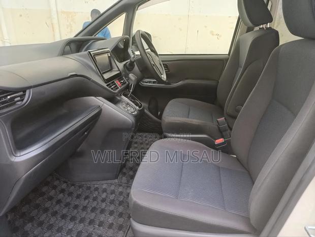Toyota Noah 2.0 AWD (8 Seater) 2018 White