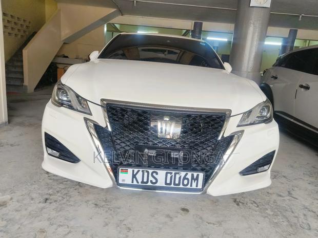 Toyota Crown 2018 White