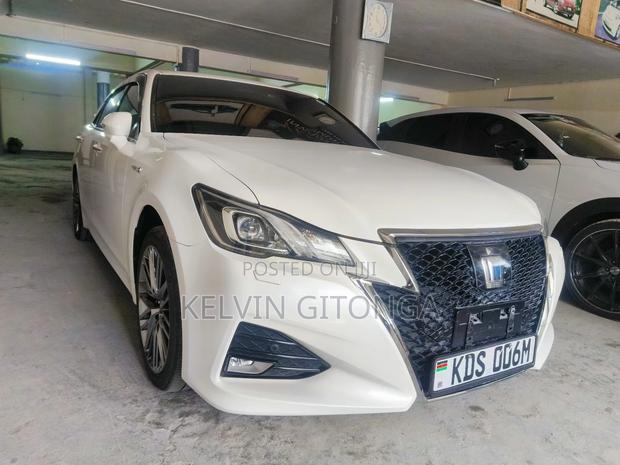 Toyota Crown 2018 White