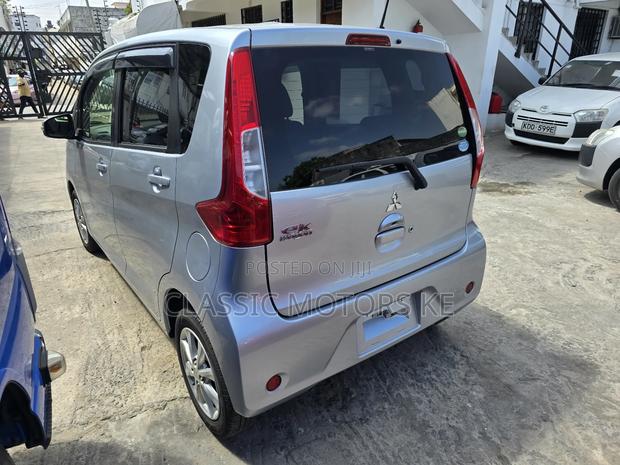 Mitsubishi EK Wagon 660 FWD 2017 Silver