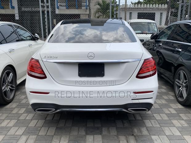 Mercedes-Benz E220 2017 Off white