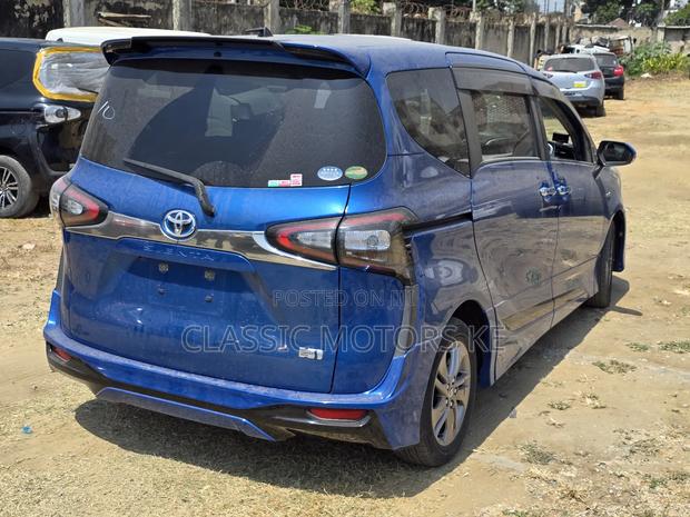 Toyota Sienta 1.5 Hybrid FWD (6-seater) 2018 Blue