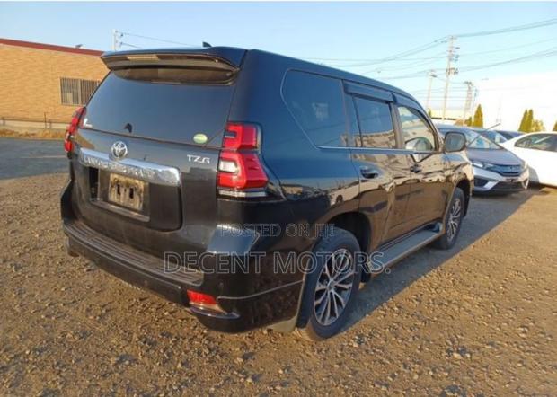 Toyota Land Cruiser Prado 2.8 2018 Black