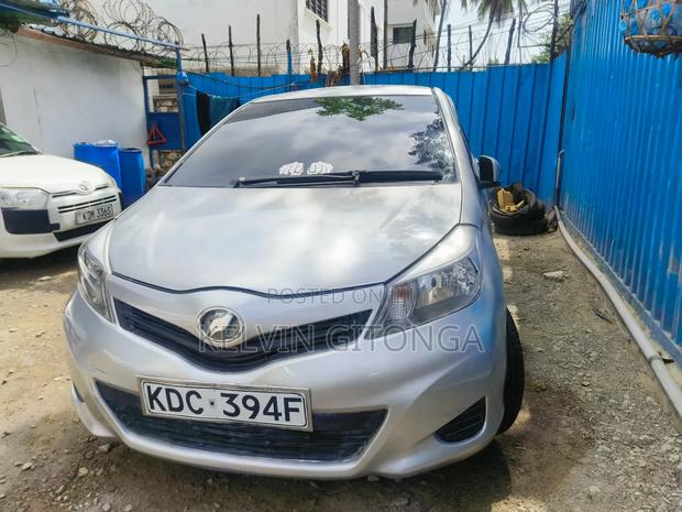 Toyota Vitz 2015 Silver