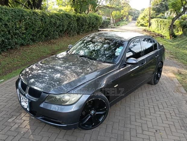 BMW 320i Sedan RWD 2008 Black