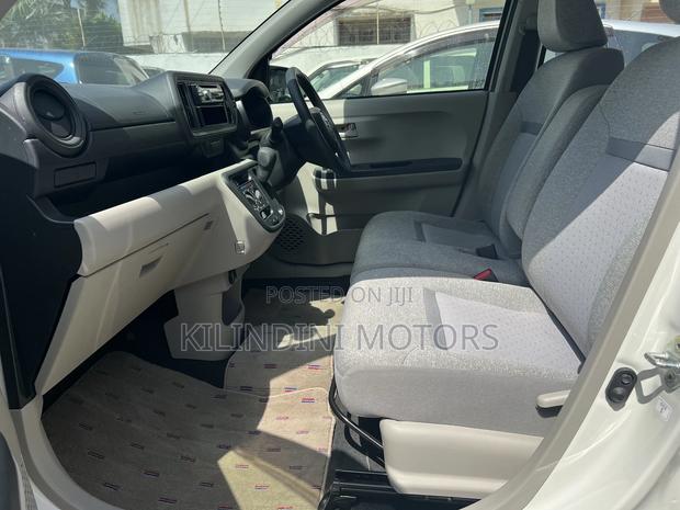 Toyota Passo 2018 Beige
