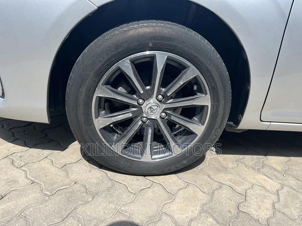 Toyota Corolla Fielder 2018 Silver