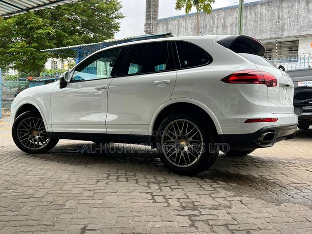 Porsche Cayenne Platinum Edition AWD 2018 Pearl