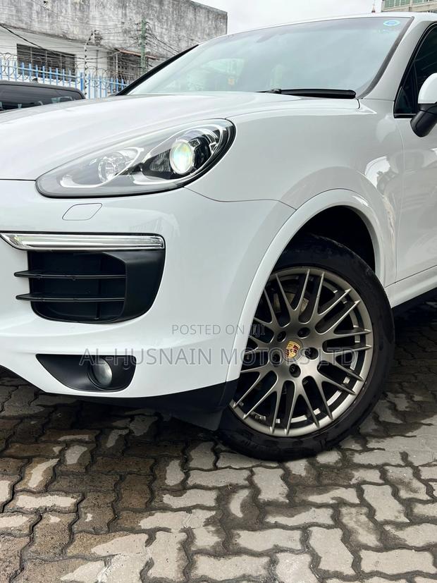 Porsche Cayenne Platinum Edition AWD 2018 Pearl