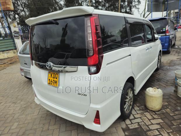 Toyota Noah 2018 White