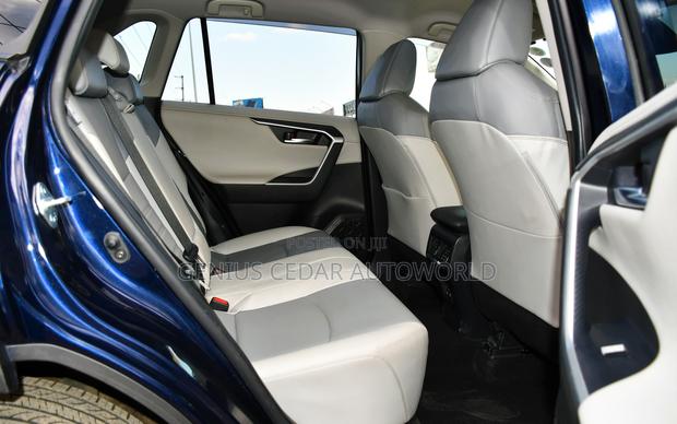 Toyota RAV4 2020 Blue