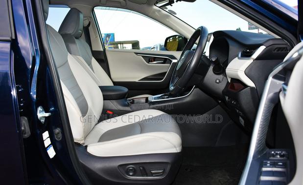 Toyota RAV4 2020 Blue