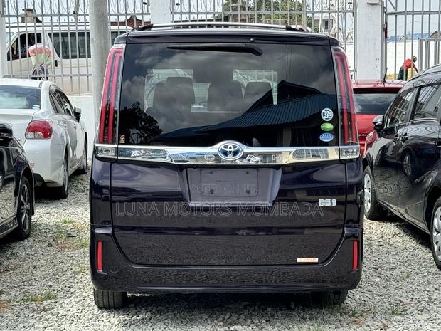 Toyota Noah 2018 Purple