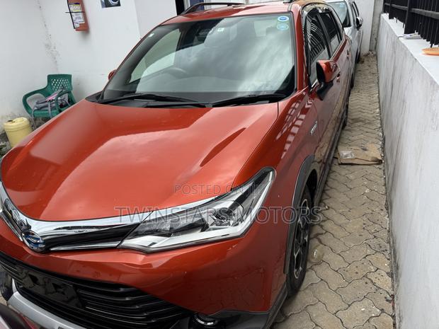 Toyota Corolla Fielder 1.5 Hybrid FWD 2018 Orange