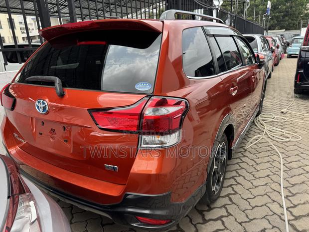 Toyota Corolla Fielder 1.5 Hybrid FWD 2018 Orange